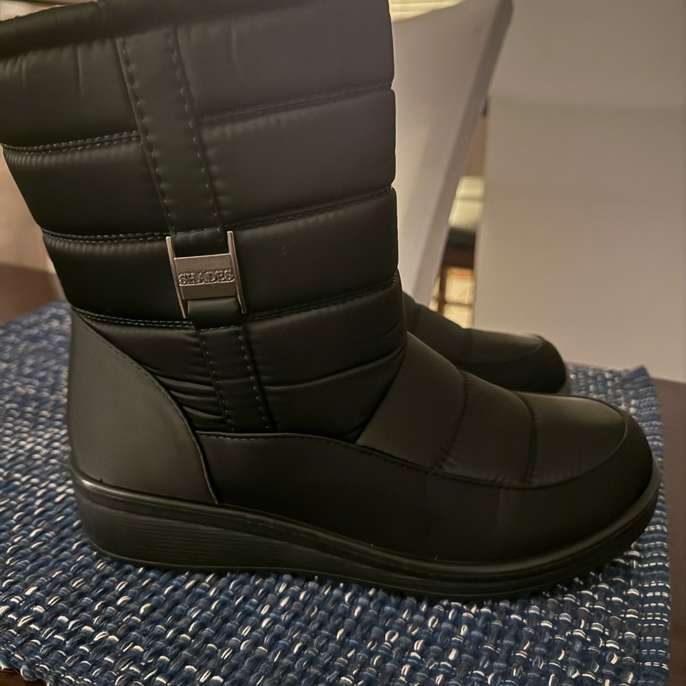 Black Quilted Winter Boots with Mid-Calf Height and Buckle NEW